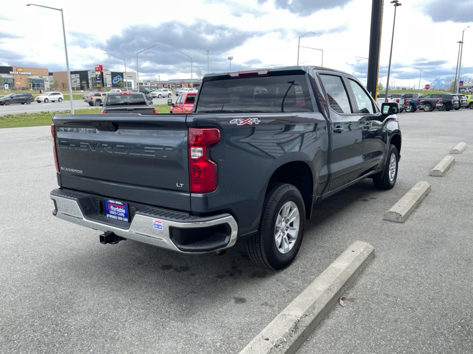2022 GRAY CHEVROLET SILVERADO 1500 LT (1GCUYDED2NZ) with an 5.3L engine, Automatic transmission, located at 1960 Industrial Drive, Wasilla, 99654, (907) 274-2277, 61.573475, -149.400146 - Photo #3